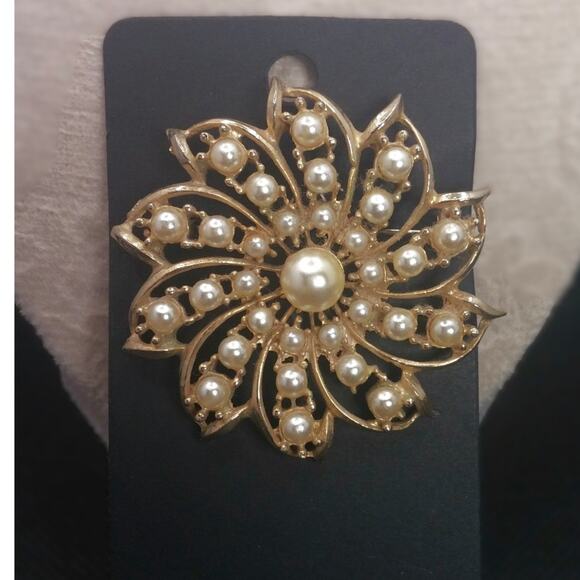 Vintage Sunburst Faux Pearl Brooch Gold Tone Spiral Pin Retro Flower Open Work - Picture 1 of 9